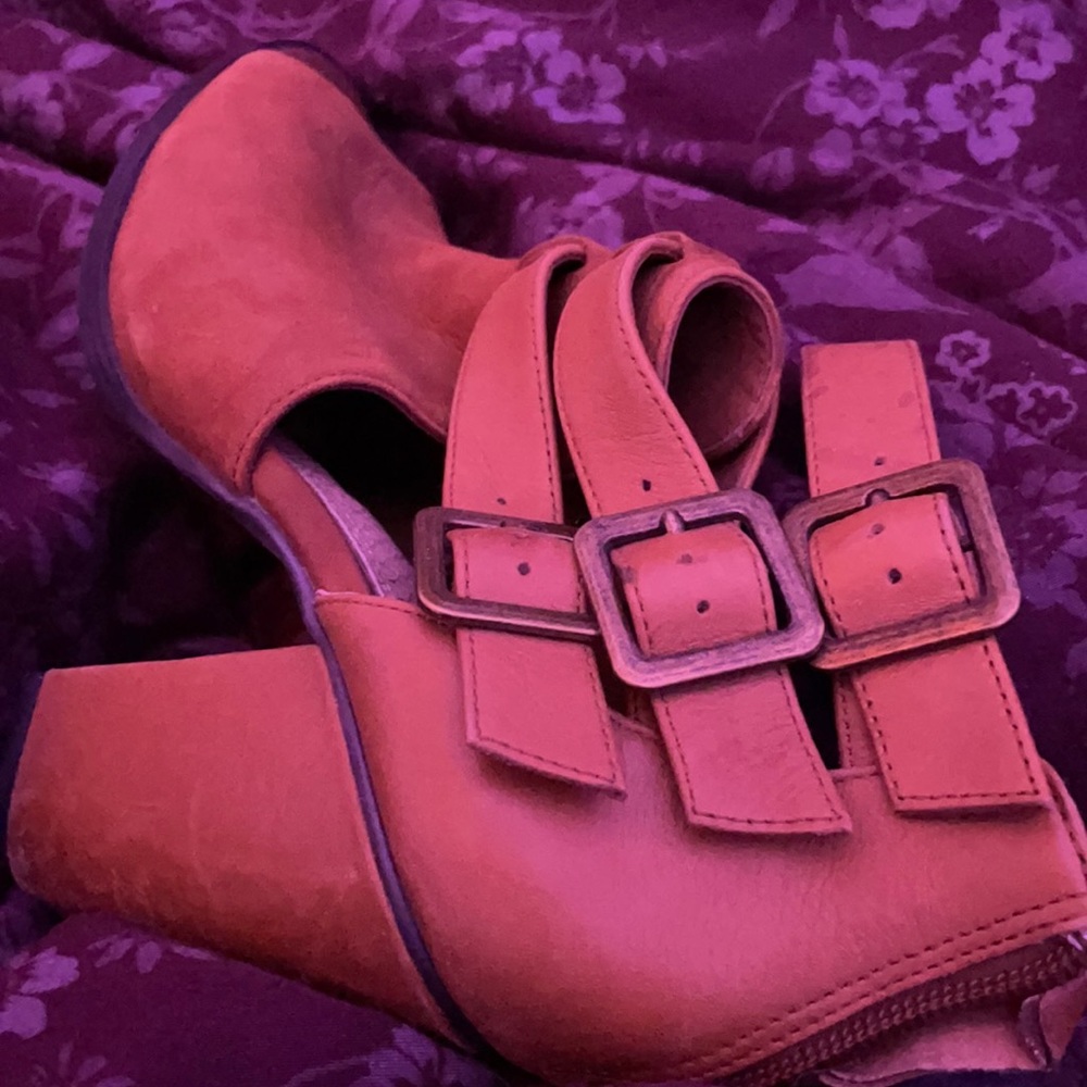 Fall shoes. Thick heels.